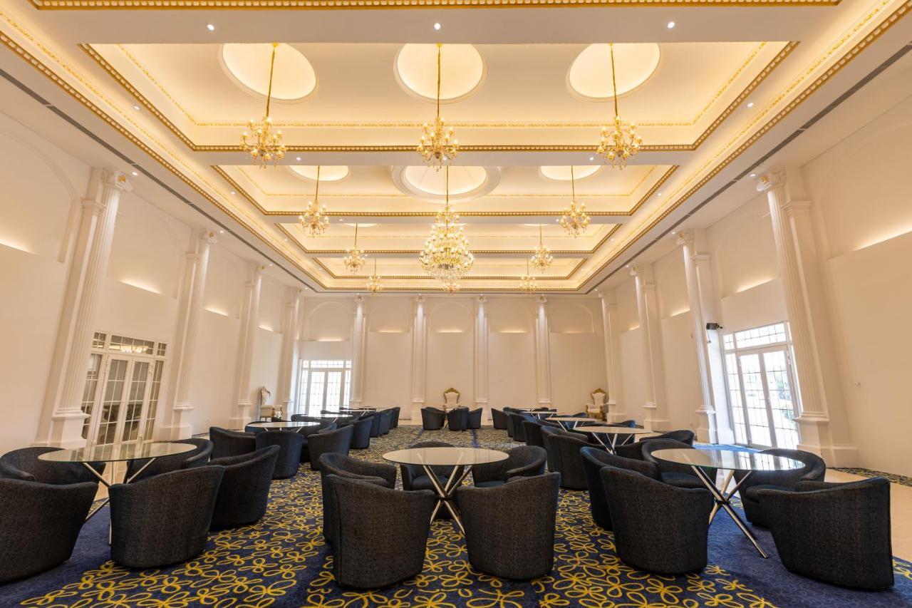 The Grand Monarch Hotel, ウッジャイン エクステリア 写真