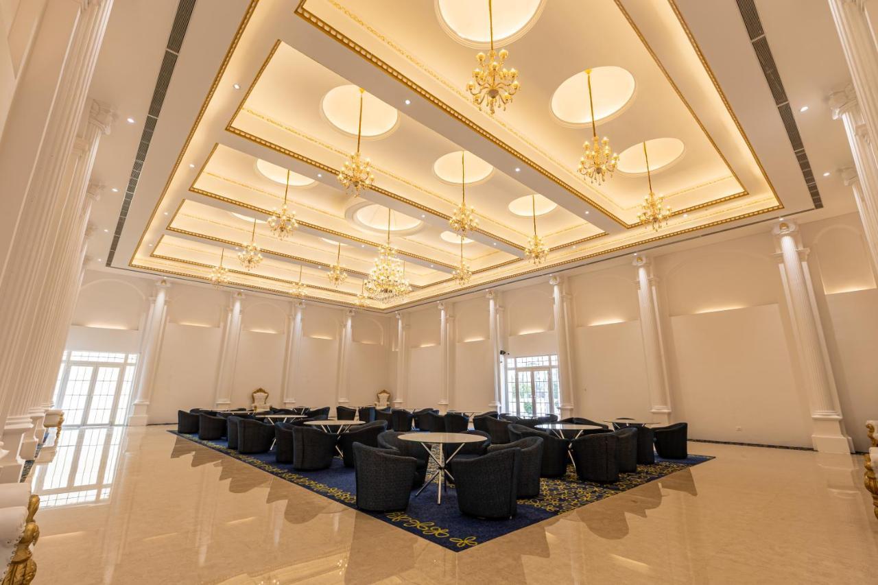 The Grand Monarch Hotel, ウッジャイン エクステリア 写真