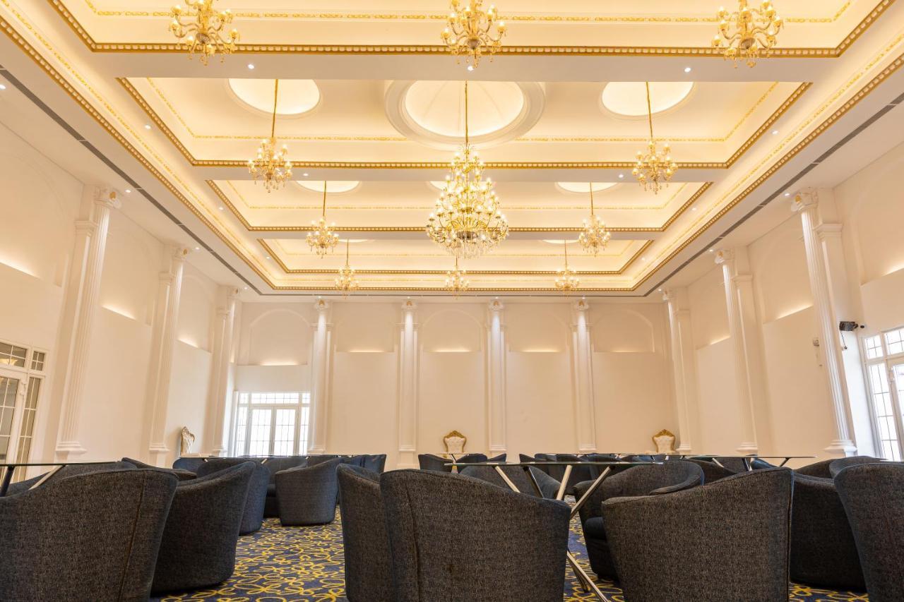 The Grand Monarch Hotel, ウッジャイン エクステリア 写真