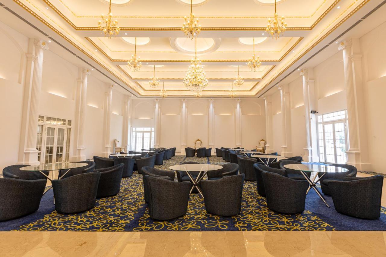 The Grand Monarch Hotel, ウッジャイン エクステリア 写真