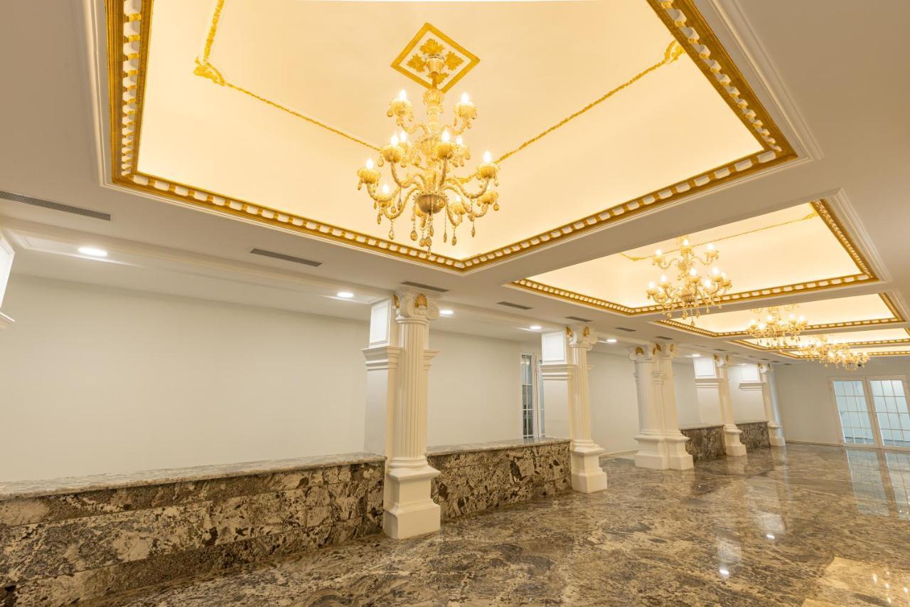 The Grand Monarch Hotel, ウッジャイン エクステリア 写真