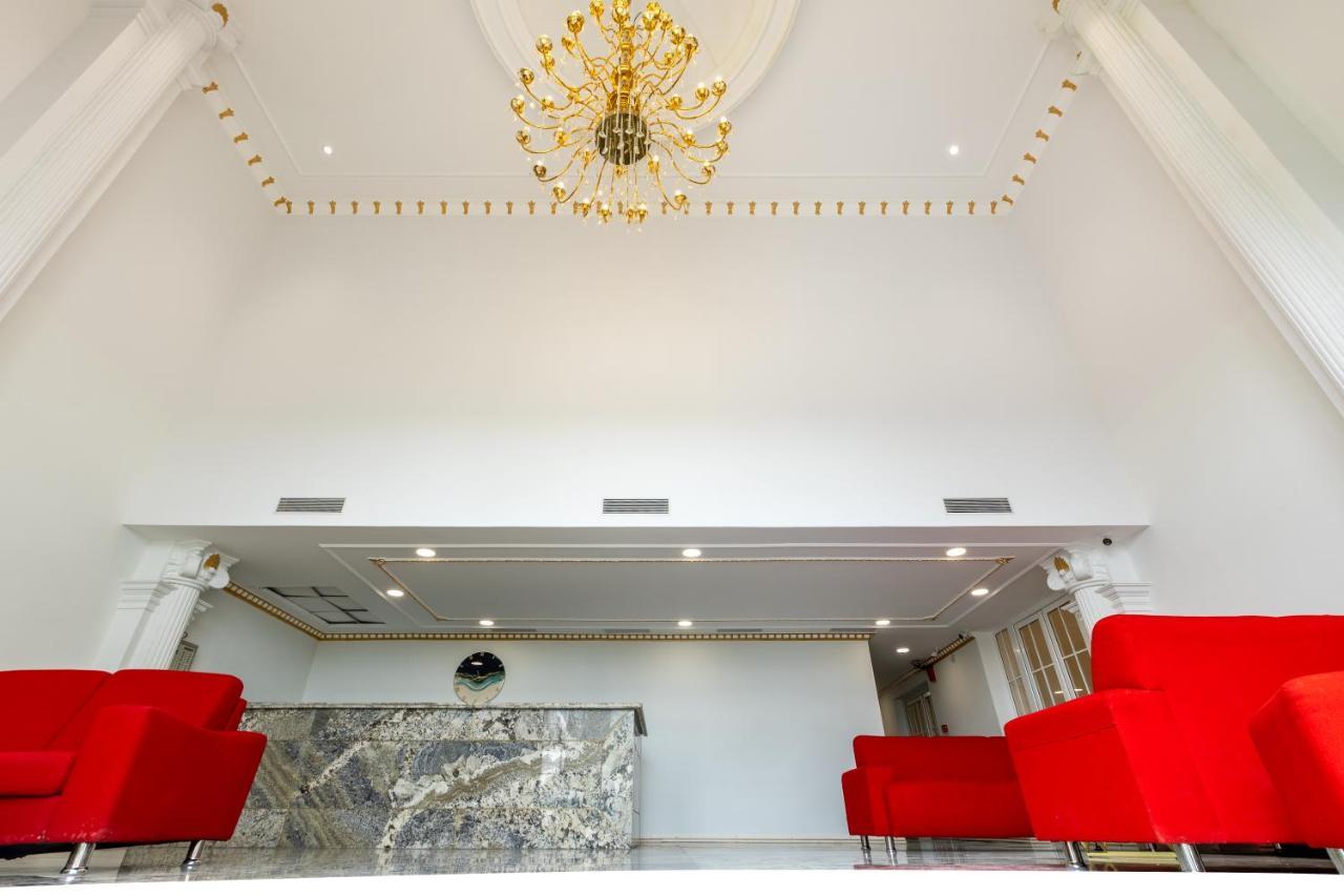The Grand Monarch Hotel, ウッジャイン エクステリア 写真