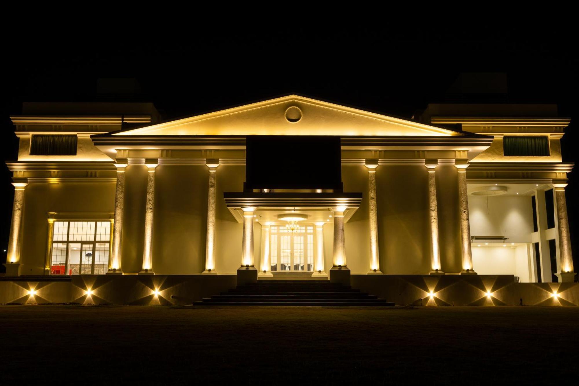 The Grand Monarch Hotel, ウッジャイン エクステリア 写真